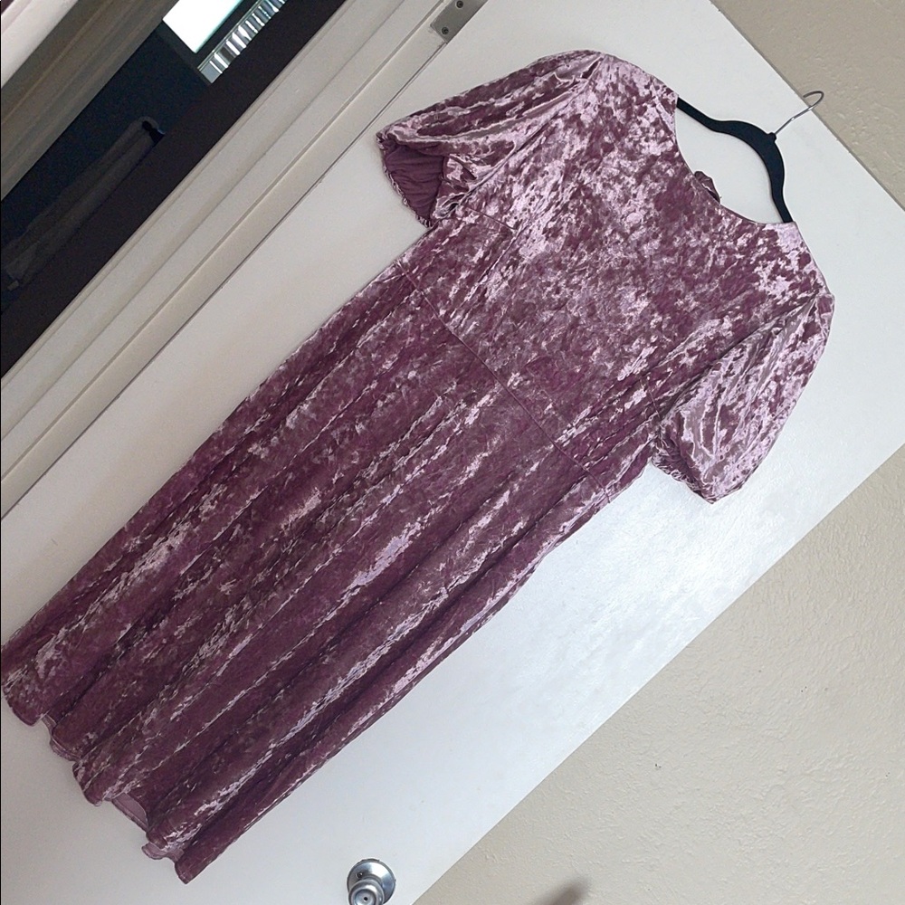 Donna Morgan Velvet Dress